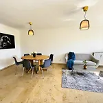 150m² Nahe A1 - 5 Schlafzimmern - 3 Baeder - 50m² Terrasse Lägenhet *