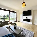 150m² Nahe A1 - 5 Schlafzimmern - 3 Baeder - 50m² Terrasse Lägenhet Siek