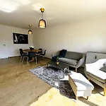 Lägenhet 150m² Nahe A1 - 5 Schlafzimmern - 3 Baeder - 50m² Terrasse
