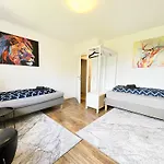 150m² Nahe A1 - 5 Schlafzimmern - 3 Baeder - 50m² Terrasse Lägenhet