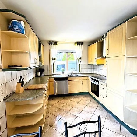 150m² Apartment nahe A1 - 5 Schlafzimmern - 3 Bäder - 50m² Terrasse アパート Siek