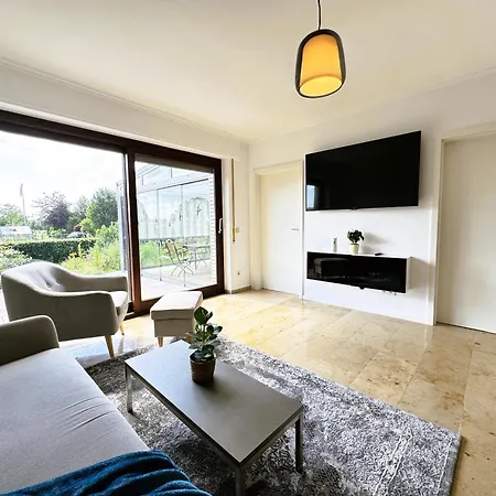 150m² Nahe A1 - 5 Schlafzimmern - 3 Baeder - 50m² Terrasse Apartamento Siek