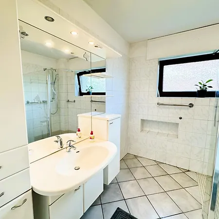 150m² Nahe A1 - 5 Schlafzimmern - 3 Baeder - 50m² Terrasse