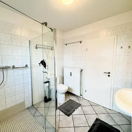 150m² Nahe A1 - 5 Schlafzimmern - 3 Baeder - 50m² Terrasse Apartamento Siek