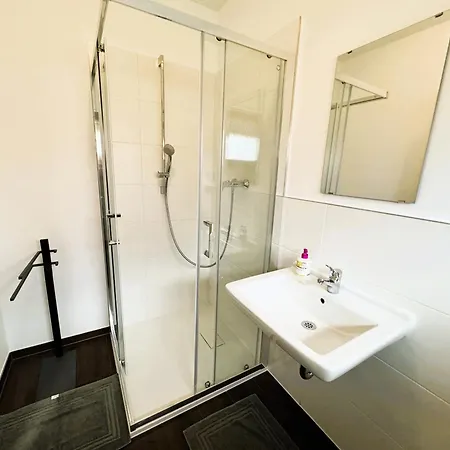 150m² Nahe A1 - 5 Schlafzimmern - 3 Baeder - 50m² Terrasse Siek