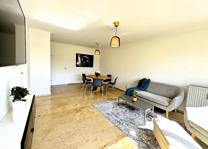 150M² Apartment Nahe A1 - 5 Schlafzimmern - 3 Baeder - 50M² Terrasse *